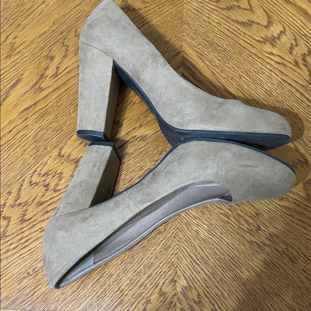 Chinese Laundry Women's Light Camel Color Heels